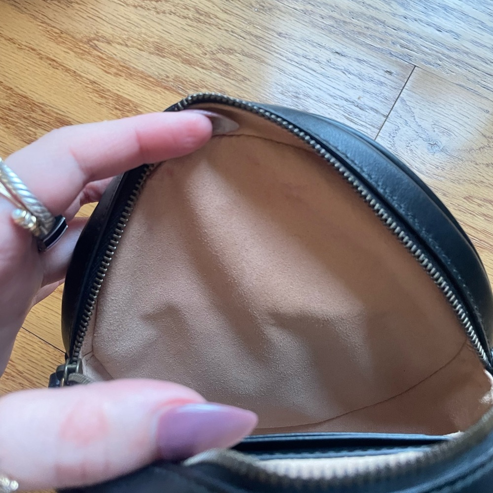 Gucci Black GG Marmont Round Leather Wristlet - Picture 5 of 8